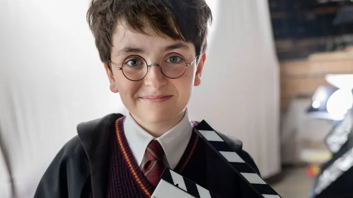 多米尼克·麦克劳克林(Dominic McLaughlin)饰演哈里·波特(Harry Potter),可怕!