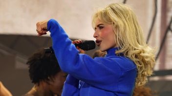 سابرينا كاربينتر تطلب اعتذارا بعد وصفها للتقاليد العربية بأنها 