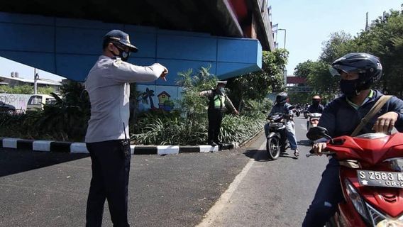 Hari Pertama Larangan Mudik Berlaku, Setidaknya Delapan Kendaraan yang Berencana Masuk Surabaya Diminta Putar Balik