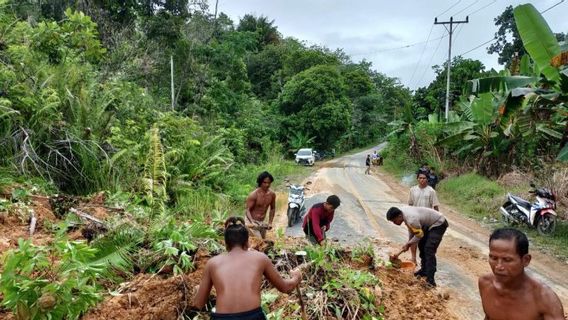 Des déchets dans la ligne Putussibau-Pontianak sont gérés, BPBD avertit le temps de Kapuas Hulu étant extrême