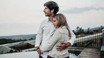 In Order To Connect Emotionally With Couples, Not Melluishing Needs Romantic Words