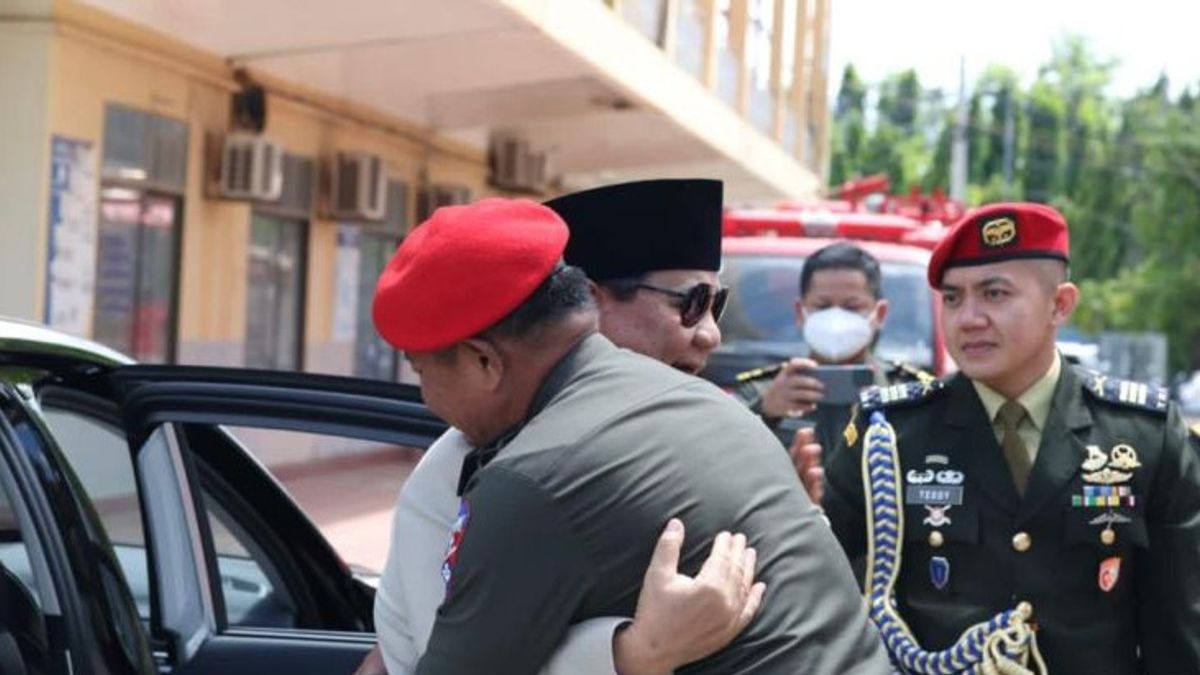 Kunjungi Markas Kopassus Kerajaan Kamboja, Prabowo Dipeluk Eks Anak Didiknya
