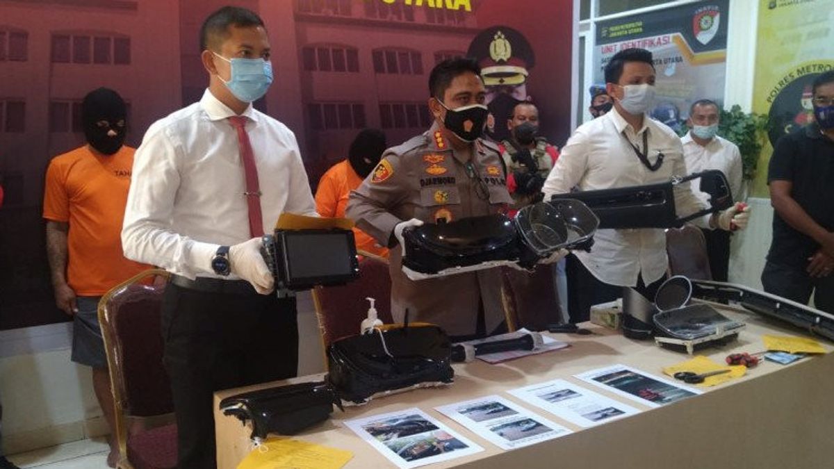 Affirmant être Coincés Dans Une Pandémie, Des Voleurs Spécialisés Brisant Des Vitres De Voitures De Luxe Dans Le Nord De Jakarta Arrêtés