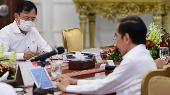 Survei: Kepercayaan Publik kepada Jokowi dan Terawan Menurun