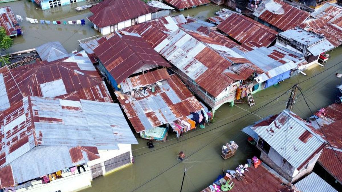 Quatre victimes des inondations de Gorongtalo sont mortes d'exposition à des bactéries d'eau animale