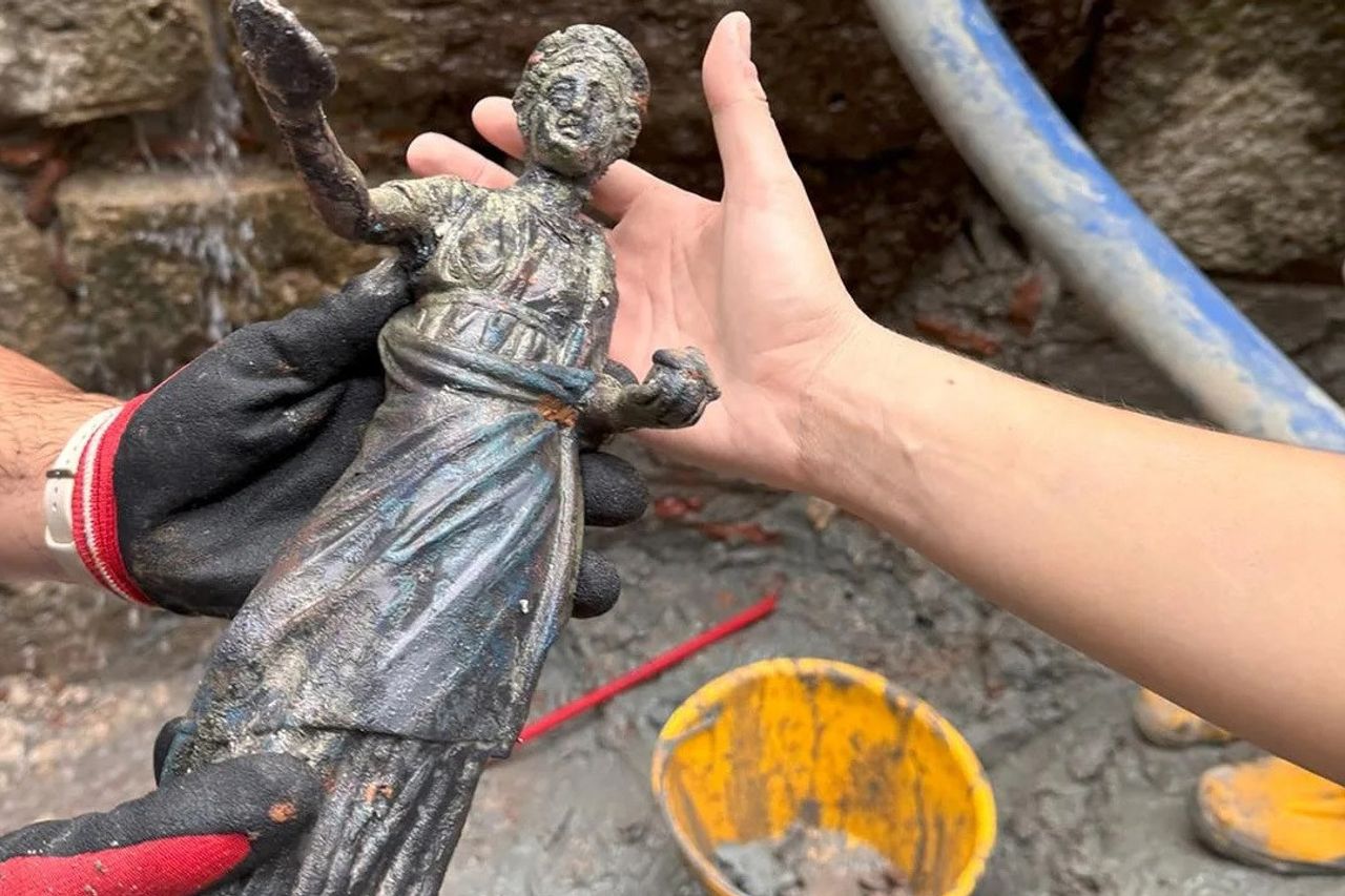 Bronze Statues To Ancient Eggs Found At The Tuscany Ancient Hot Water Bathing Site