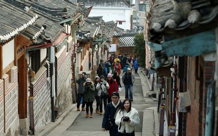 Kawasan Bersejarah Bukchon Hanok Village Seoul Berlakukan Pembatasan Wisatawan