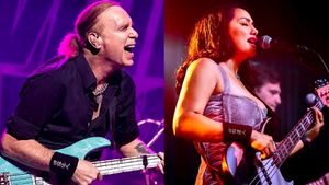 Mexican Female Bassist Reveals Wristband's Miracle Billy Sheehan: Different Energy!