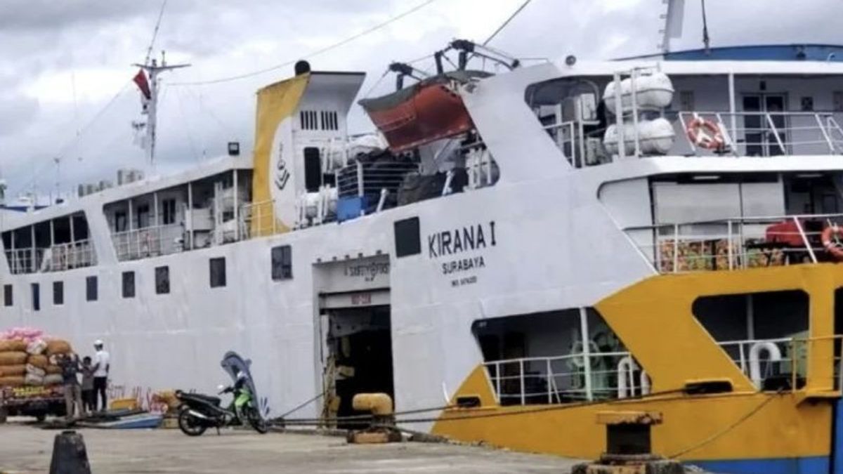 2 Passenger Ships Were Battalioned To Depart From Sampit To Surabaya Due To High Waves In The Java Sea