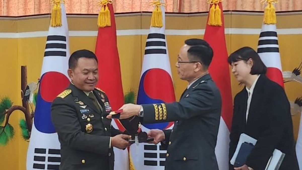 Visiting The South Korean Army Headquarters, Army Chief Of Staff Please Establish Military Cooperation