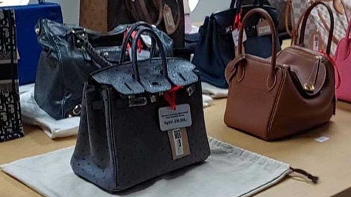 KPK Lelang 31 Tas Mewah Rafael Alun, Hermes Birkin Seharga Rp 241 Juta