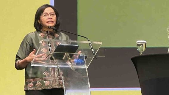 Le ministre des Finances Sri Mulyani reçoit le prix 