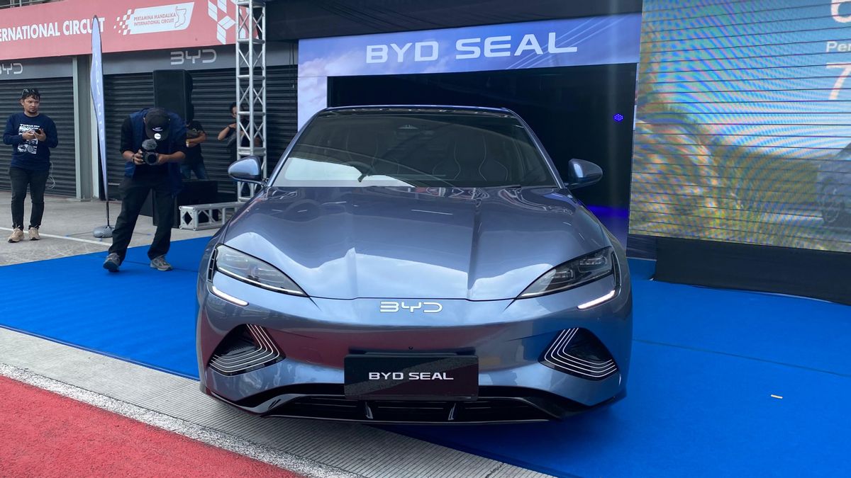 BYD Ungkap Hasil Investigasi Mobil Listrik Seal yang Mengeluarkan Asap di Jakbar