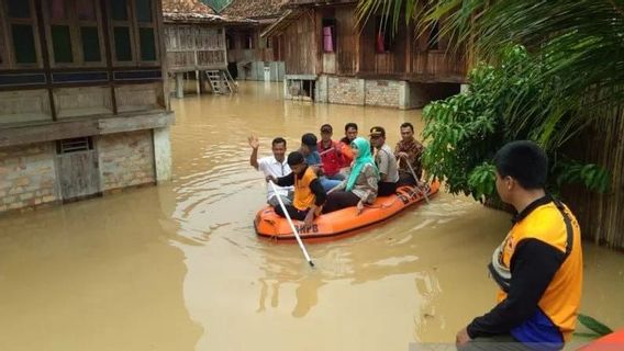 OKU南苏门答腊居民的数百所房屋遭受洪水袭击