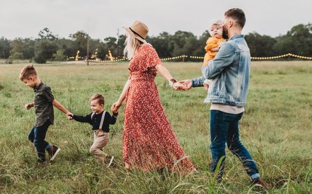 5 Tips Membimbing Anak Laki-Laki untuk Menghormati Perempuan, Bisa Dimulai Sejak Dini