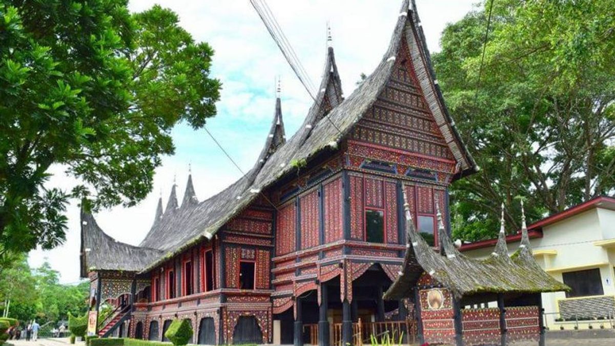 أكثر عن كثب التعرف على نان Baanjuang متحف البيت التقليدي في بوكيتينجي سومبار، لديه 600 مجموعات