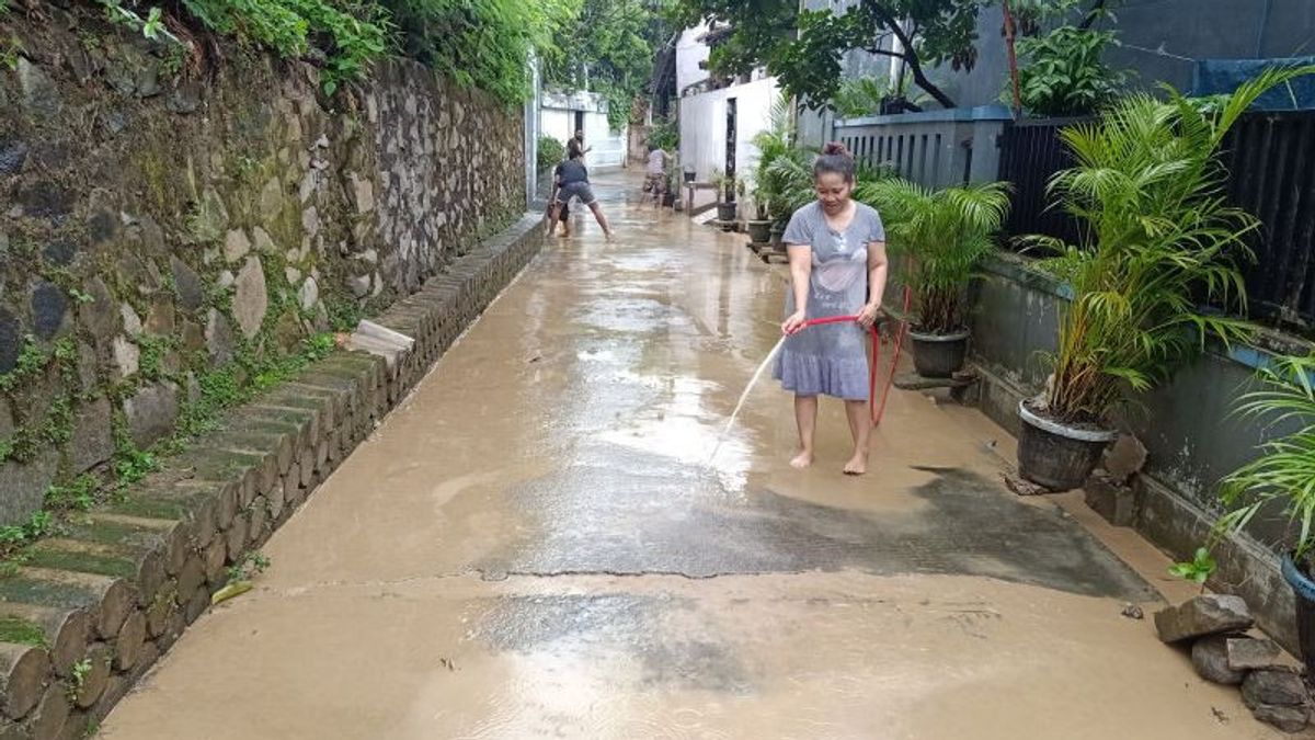  勿加泗市4个区被淹，水位达1米 