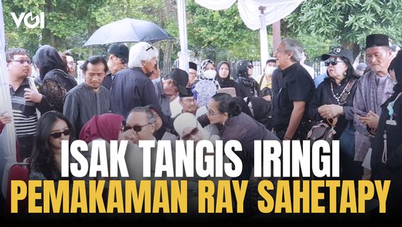 Isak Tangis Iringi Pemakaman Ray Sahetapy