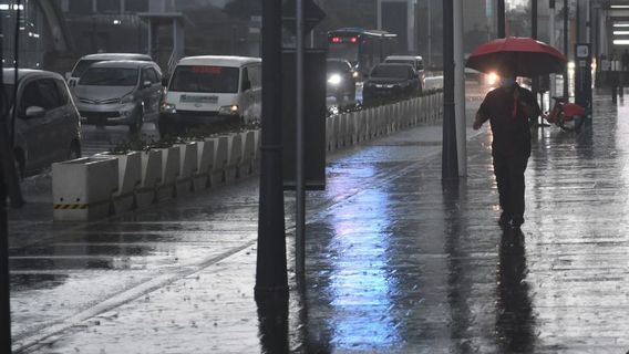 BMKG 天気予報: 11 月 4 日 木曜日 に ジャカルタ の雨