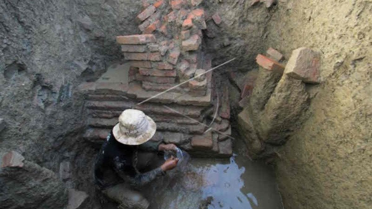 サンビマヤ・インドラマユの古代遺跡疑いのある寺院:ボビダエの骨に明王朝外国陶磁器の断片