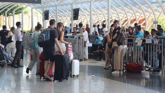 OTT Pungli 'Fast Track' Tourist, 5 Ngurah Rai Airport Immigration Officer仍在接受检查