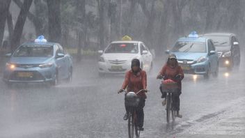 雷雨は今日、インドネシアの多くの大都市を脅かしています