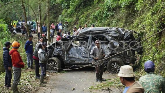 警察、4人が死亡したブロモ線の事故の年表を明らかにする