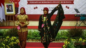 Designing Polite Kebaya Is A Challenge For Fashion Designers In Indonesia