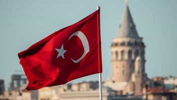 土耳其震级为5.0的地震,居民们跑向街头