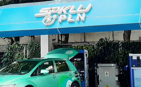 Selain di SPKLU, Pemilik Mobil Listrik Dapat Isi Batera di Rumah