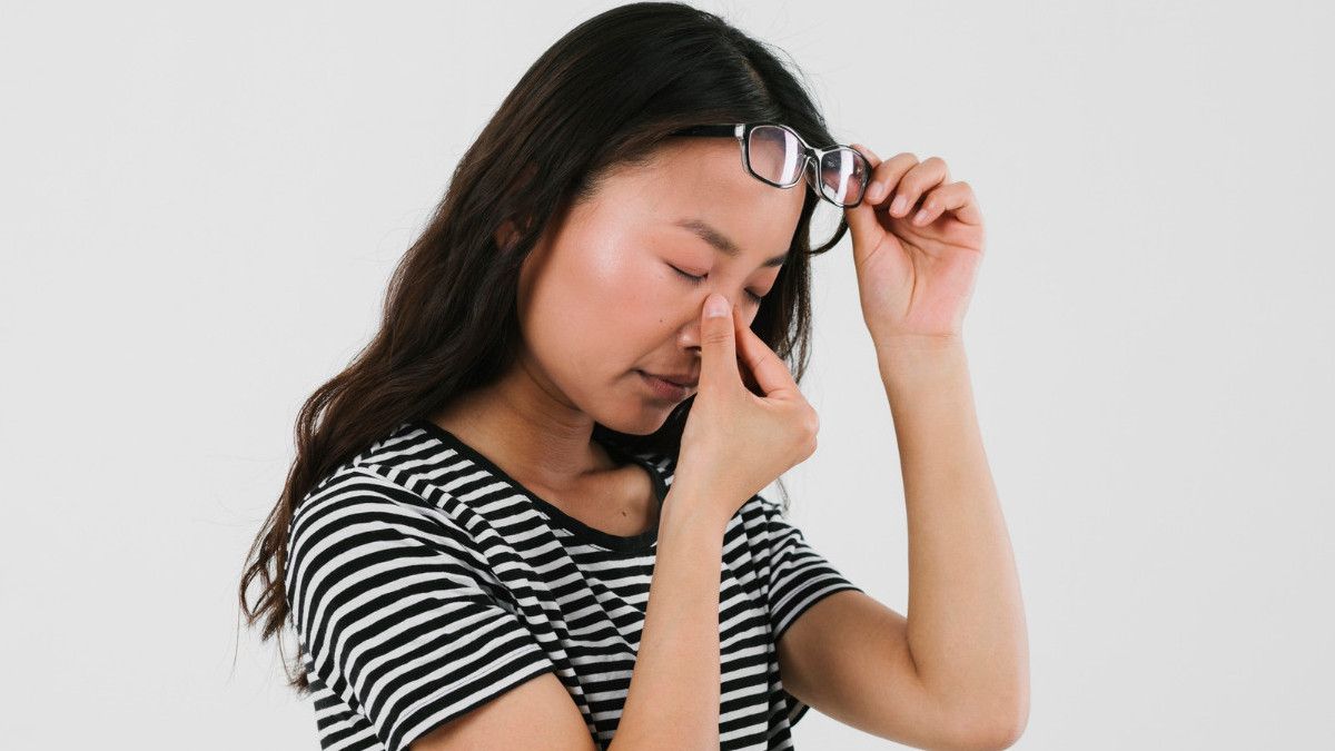 Mata Kering Bisa Sebabkan Sakit Kepala, Kenali Korelasi dan Cara Pencegahannya