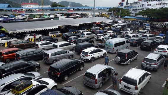 解释2023年开斋节期间的车辆密度，交通运输部将运营慈万丹万丹港