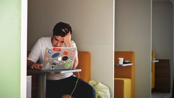 Mengenal <i>Burnout Syndrome</i>, Stres Berkepanjangan di Tempat Kerja