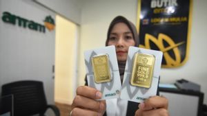 Jelang Akhir Pekan, Harga Emas Antam Turun Rp8.000 ke Rp1.068.000 per Gram