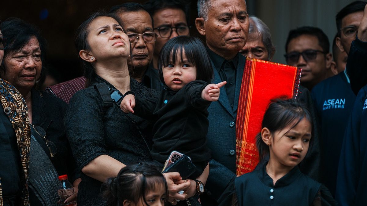 Menlu Sugiono Apresiasi Kesetiaan dan Pengabdian Istri Mendiang Zetro