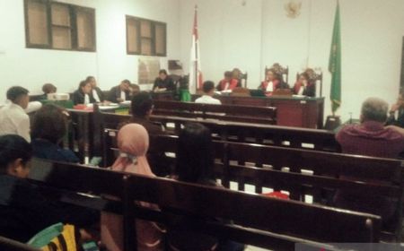 PN Ambon Vonis Reno Pattiasina 8 Tahun Penjara Denda Rp1 Miliar di Kasus 22 Paket Ganja