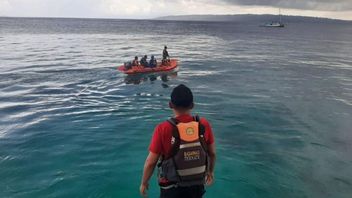 SAR Team Searches For 4 Victims Of Shipwreck In Alor Waters, NTT