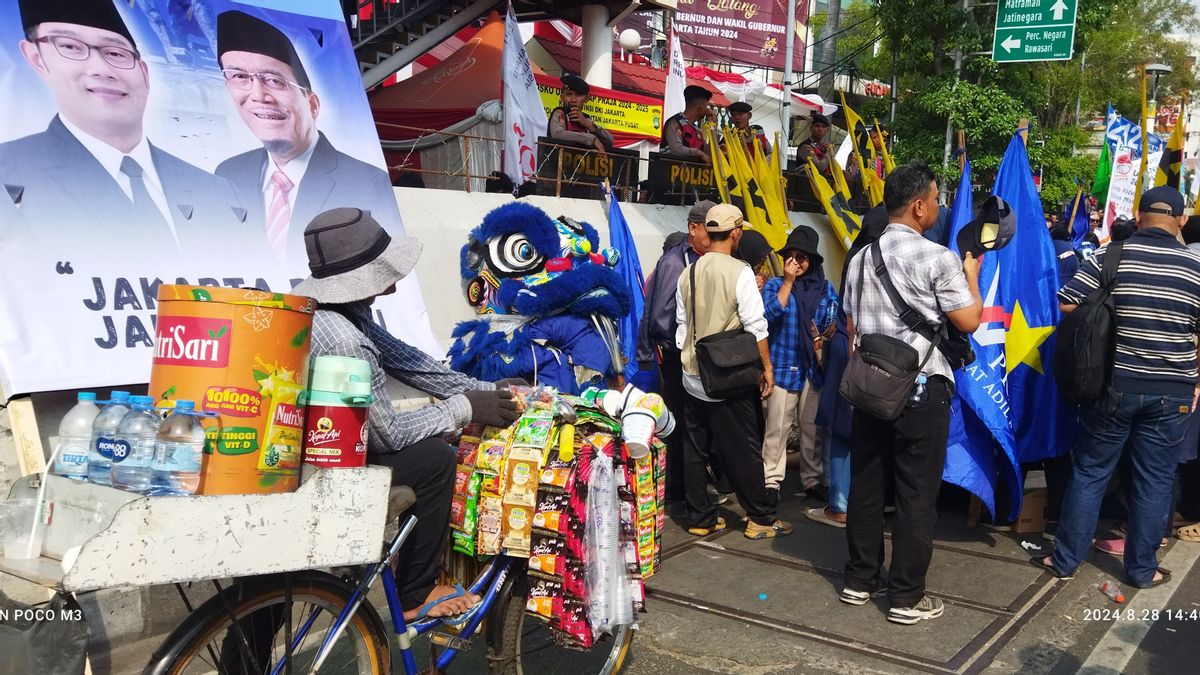 Kasnan, Pedagang Kopi Starling Raup Rp280 Ribu di Depan KPU DKI