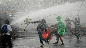 Demo Mahasiswa dan Pelajar di Depan Gedung DPR Berakhir Ricuh