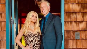 杰西卡·辛普森(Jessica Simpson)与埃里克·约翰逊(Eric Johnson)宣布婚姻10周年