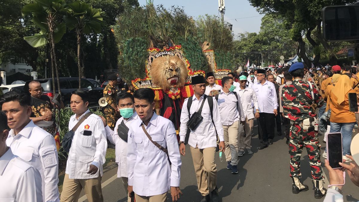 Daftar Sebagai Peserta Pemilu 2024, PKB dan Gerindra Pakai Kemeja Putih Sambil Diiringi Reog dan Barongsai