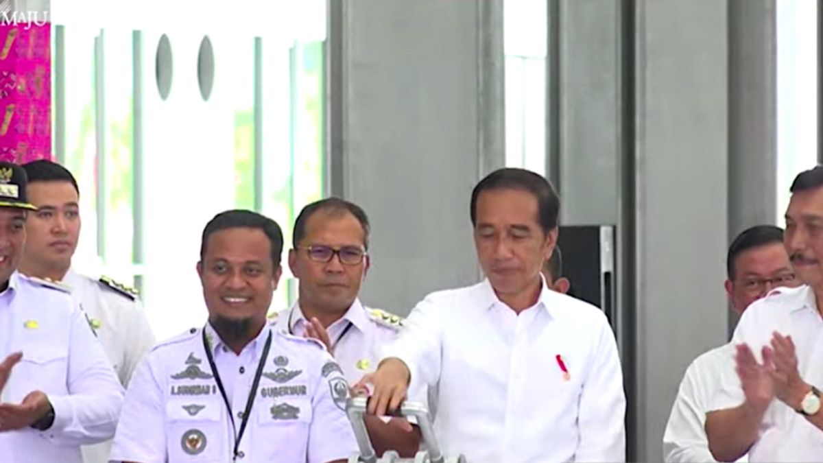 Jokowi Inaugurates The Maros-Barru Route Train