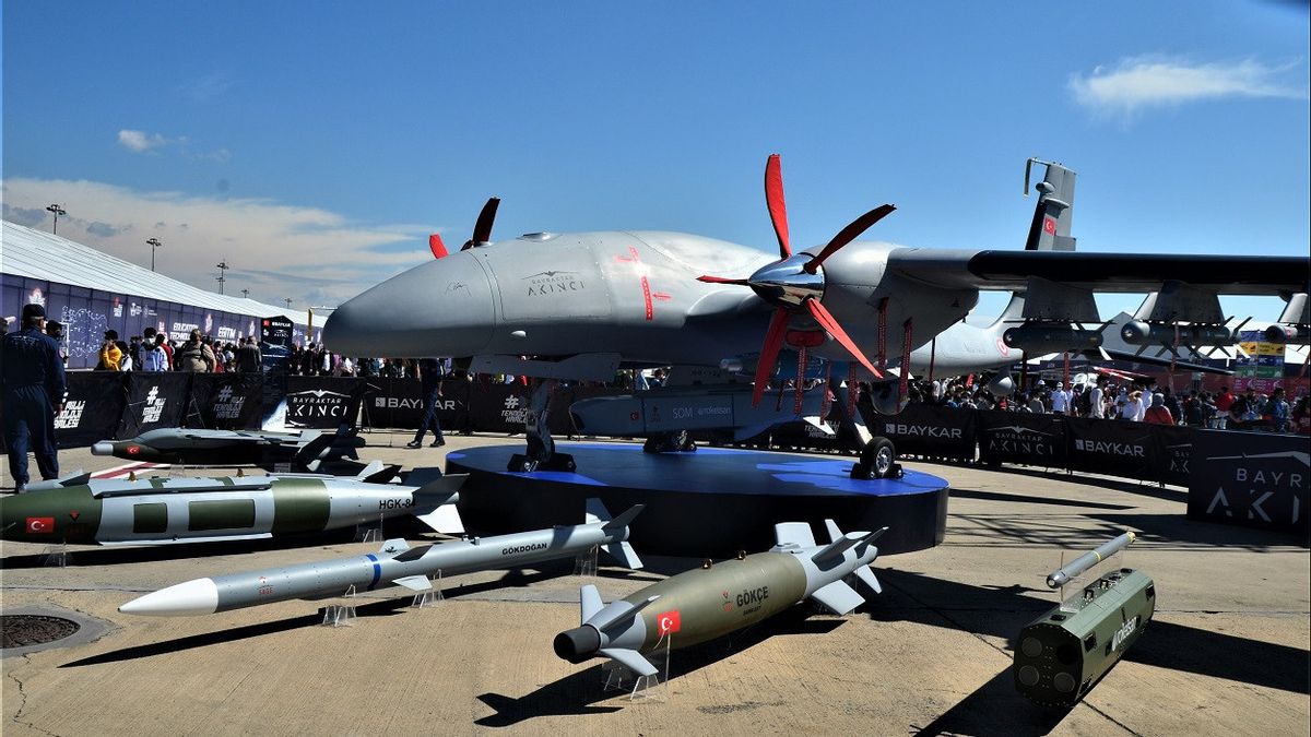 Le drone turc d’Akinci finit avec succès le test d’un missile supersonique UAV-122