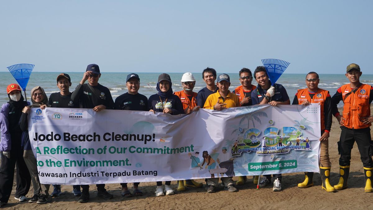 KITB Bersama Yih Quan Footwear Indonesia and Deckers Hoka Incentivate Jodo Beach Cleaning Action