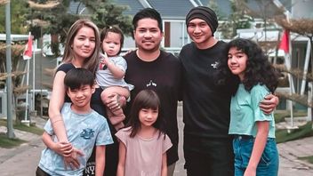 5 Photos Of Sheila Marcia And Anji's Family Together, Make Netizens Happy