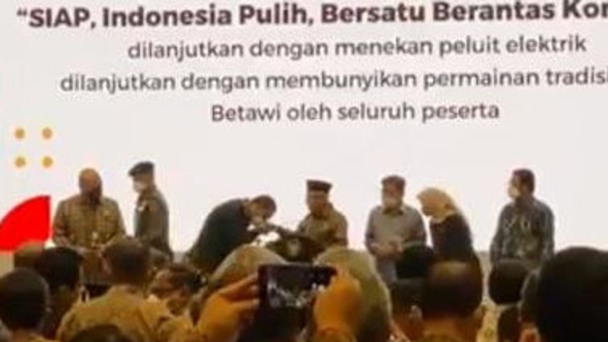 Ketua KPK Cium Tangan Wapres Ma'ruf Amin Saat Acara Hakordia 2022