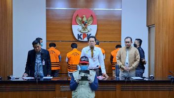 从社区报告开始，东爪哇DPRD副议长在KPK拘留中心的新年