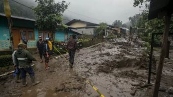 大雨、鉄砲水に見舞われたクパンの2つの村、153戸の家屋が被災