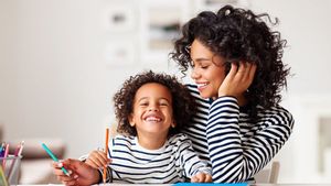 Tips Parenting: Perhatikan 7 Hal Berikut saat Anak Pertama Kali Masuk Sekolah