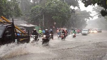 For Motorbikes To Prepare Raincoats, This Afternoon Jakarta Is Predicted To Rain
